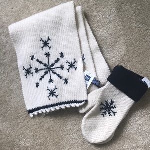 🌹NEW GAP Mittens & Scarf🌹